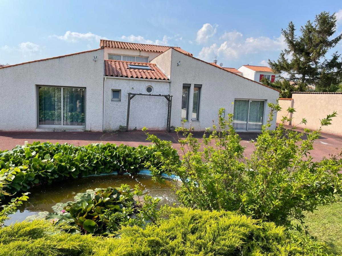 Les Pertuis Rochelais Bed & Breakfast Perigny  Exterior photo